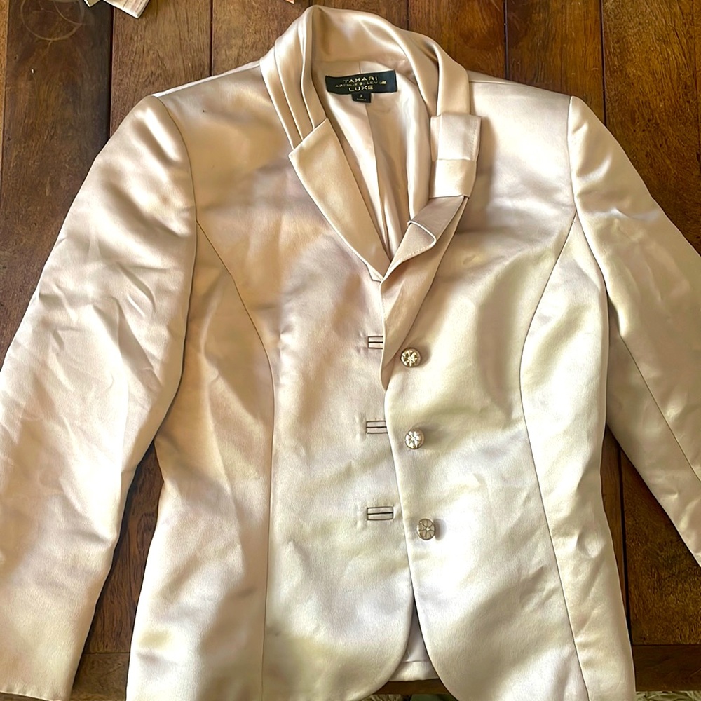 Stylish gold/bronze jacket